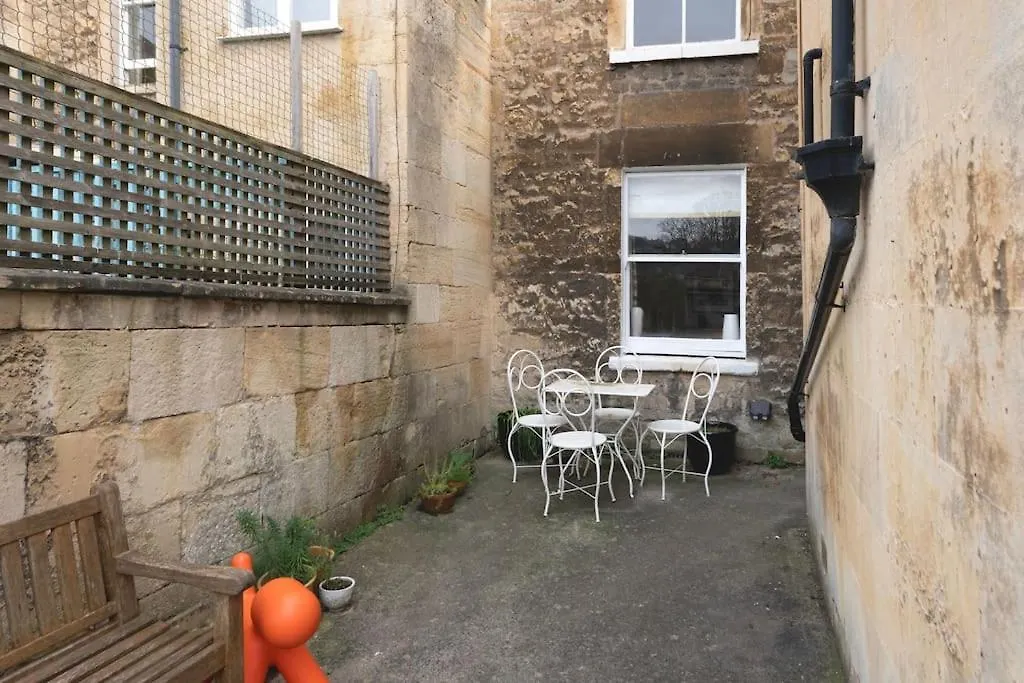 The Courtyard Georgian Apartment - 2 Bedrooms Bath 0*,