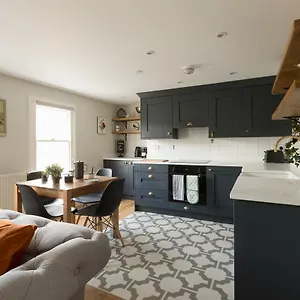 Apartment Osric