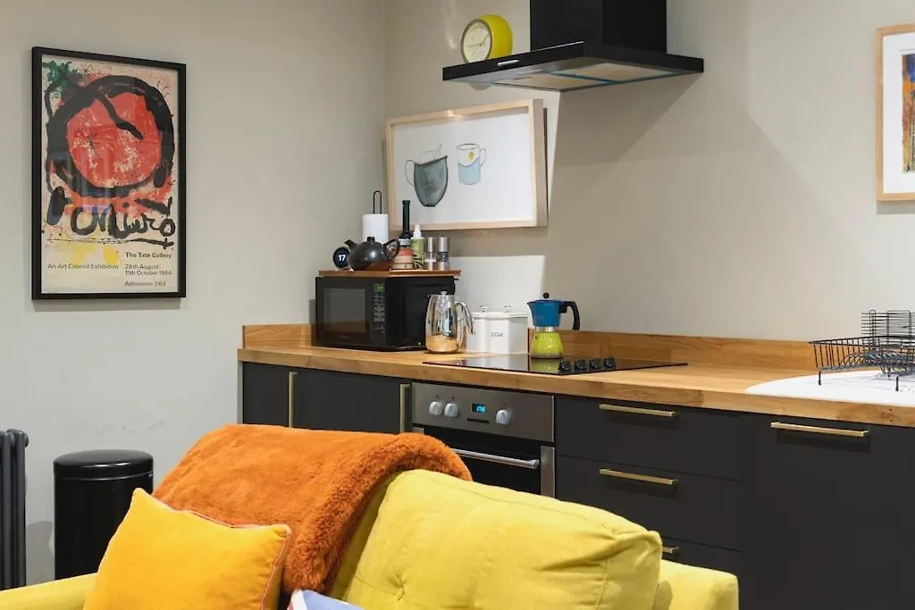 The Courtyard Georgian Apartment - 2 Bedrooms Bath 0*,  United Kingdom