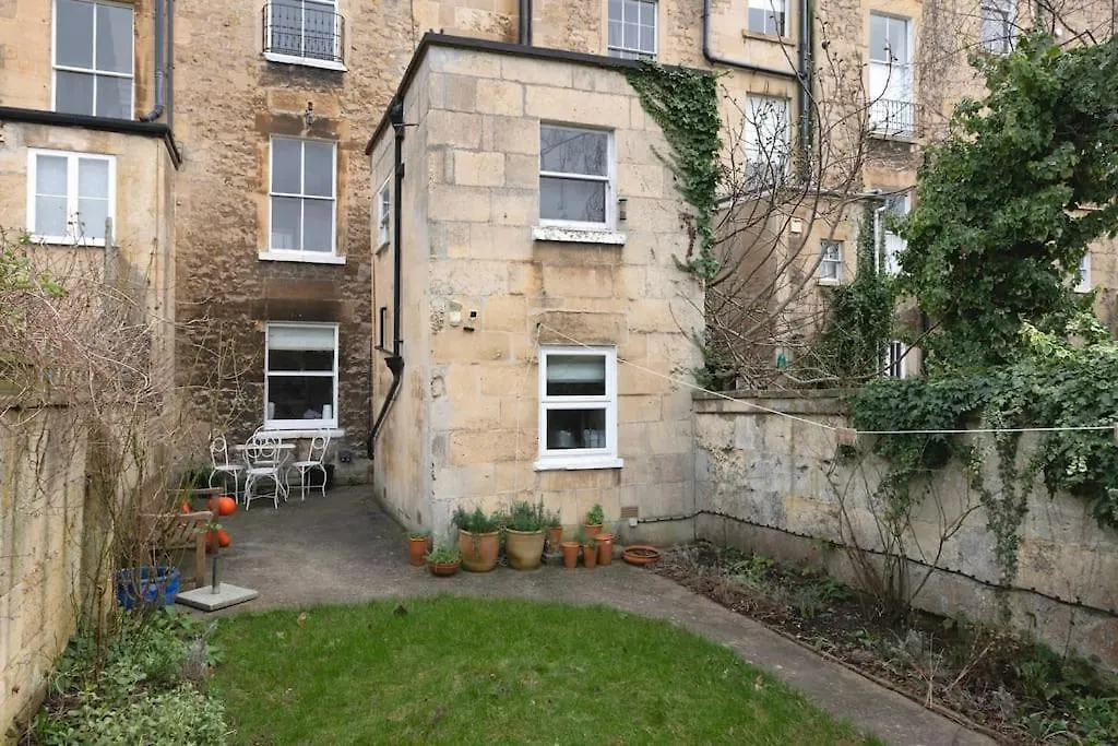 The Courtyard Georgian Apartment - 2 Bedrooms Bath